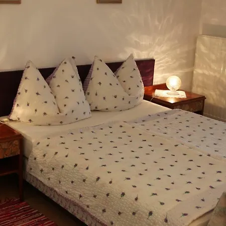 Neuningerhof Homestay *